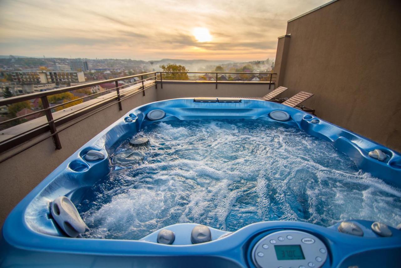 The Aviator Apartment - Jacuzzi&Panoramic View Cluj-Napoca Esterno foto